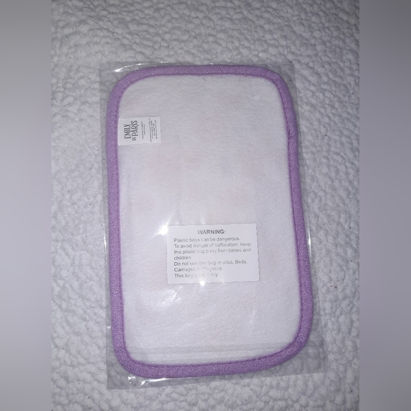 Emily In Paris Towel - Picture 3 of 6